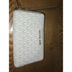 White Detachable Wristlet Michael Kors